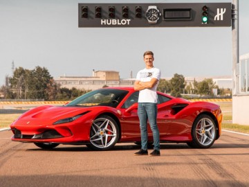 Mick Schumacher testował nowe Ferrari F8 Tributo